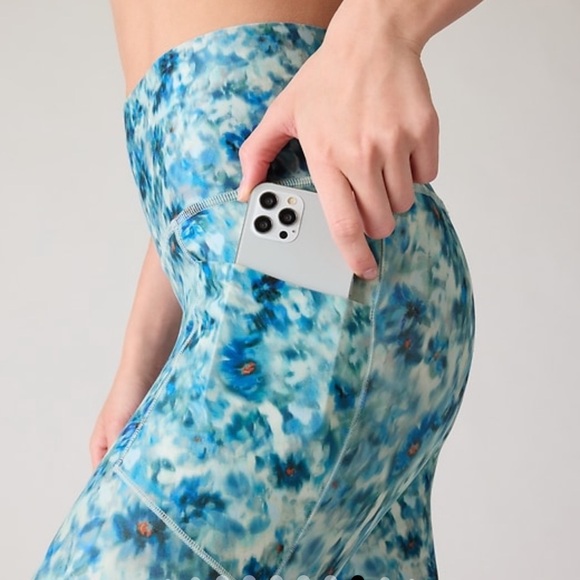 ATHLETA SALUTATION STASH HIGH RISE 7/8 TIGHT - Picture 5 of 6